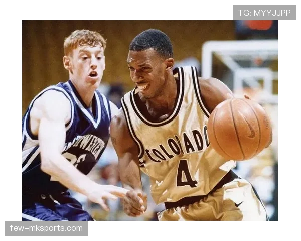 比卢普斯无球跑动制造错位，关键回合主导掘金进攻