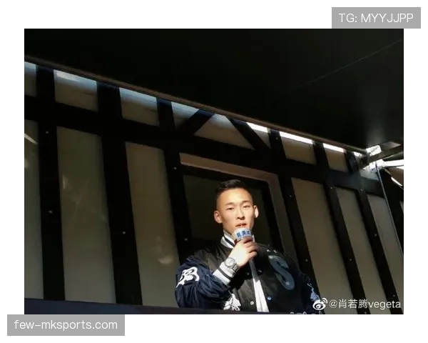 肖若腾随手把训练包扔后座，护膝都能买我一套房，我笑不出来